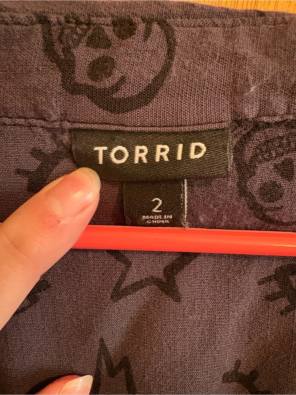 Torrid Charcoal Gray Cropped Button Up Top Size 2 - Picture 3 of 3